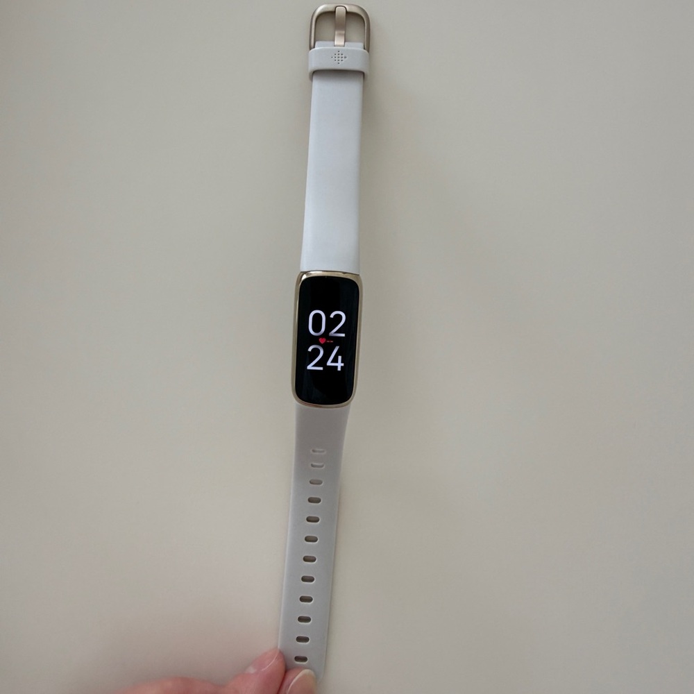 Fitbit Luxe Fitness Tracker (Lunar 
White/Soft Gold Stainless Steel) - Picture 6 of 14